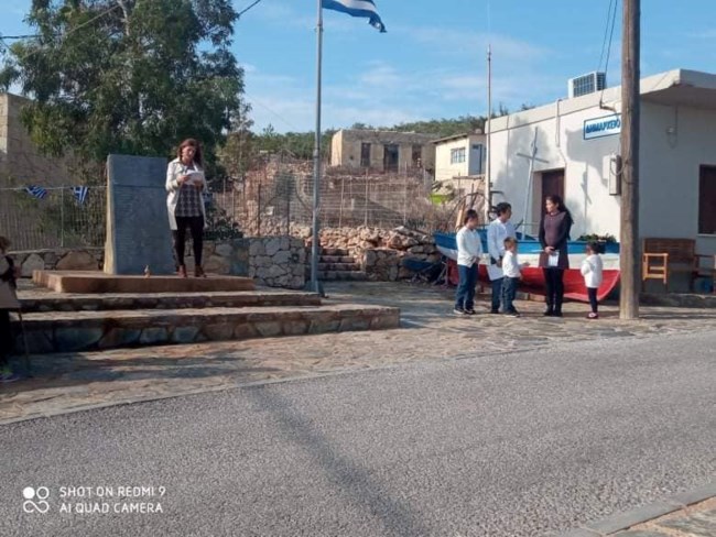 Γαύδος: Τέσσερις μικροί μαθητές τίμησαν το "Όχι" -  Έστειλαν μήνυμα υπερηφάνειας από το ακριτικό νησί [εικόνες]