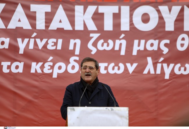 Ήρθε από την Πάτρα για να διαδηλώσει στο Σύνταγμα ο Κώστας Πελετίδης - Μαζί με Κουτσούμπα [Εικόνες]