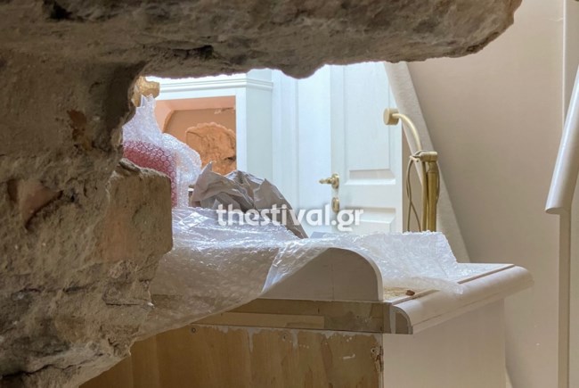 Ριφιφί για γέλια σε κοσμηματοπωλείο της Θεσσαλονίκης: Το μόνο που πήραν ήταν άδεια κουτιά [εικόνες-βίντεο]