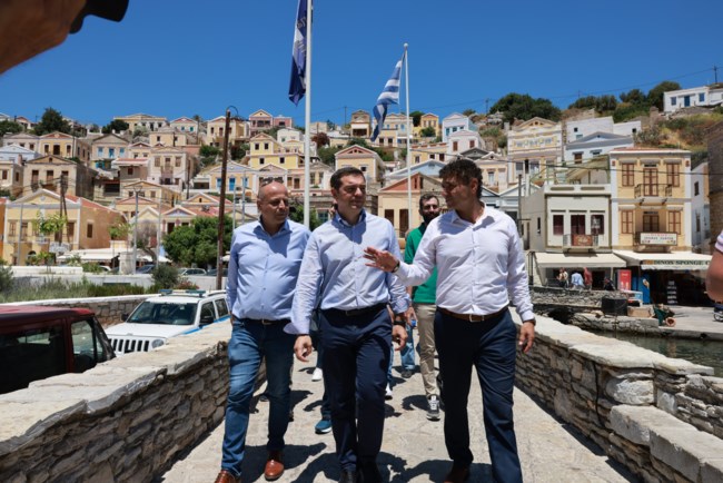 Τσίπρας από Ρόδο: Δεν μιλάμε για λεφτόδεντρα - Δεσμεύτηκε για αύξηση του κατώτατου μισθού στα 800 ευρώ