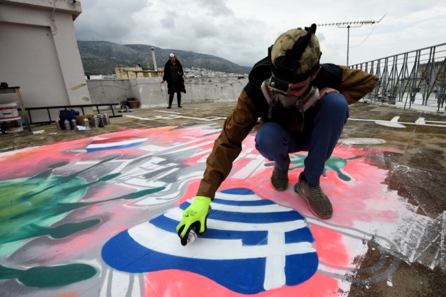 Κορονοϊός: Εντυπωσιακό γκράφιτι σε ταράτσα στην Ηλιούπολη από τον 16χρονο S.F.