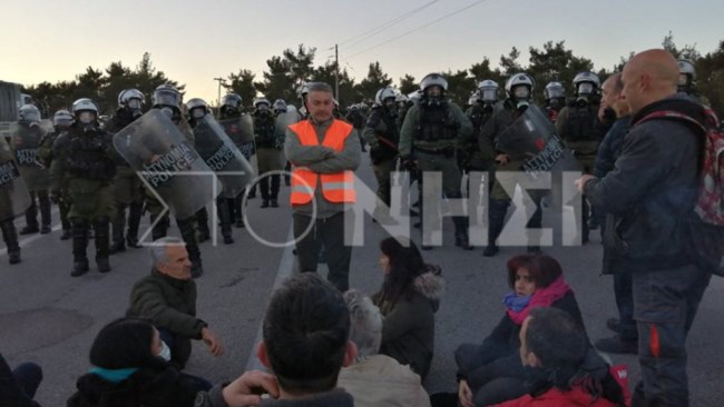 Σε θέση μάχης οι κάτοικοι σε Χίο και Λέσβο - Έτοιμοι για σύγκρουση με τα ΜΑΤ