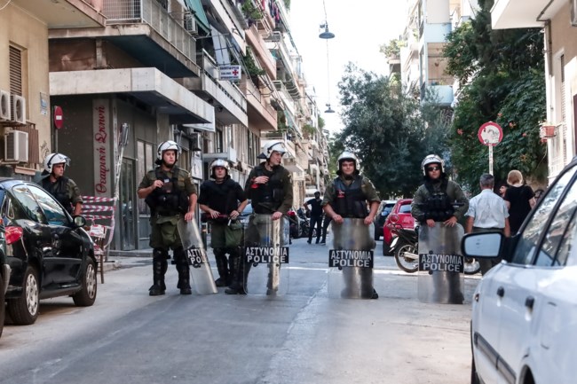 Επιχείρηση της αστυνομίας σε δύο κτίρια υπό κατάληψη  στο κέντρο της Αθήνας [εικόνες]