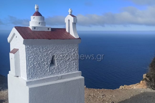 Γαύδος: Βουβός θρήνος στο μνημόσυνο της Κορίνας - Έχτισαν εκκλησάκι στην άκρη του γκρεμού [Εικόνες]