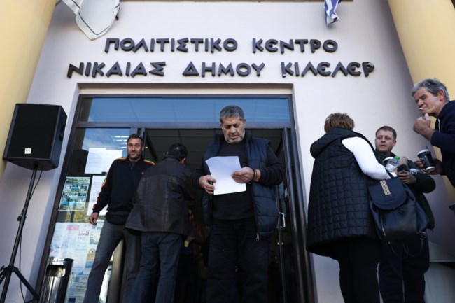 Αγρότες: Σκληραίνουν τη στάση τους - Αποφάσισαν μπλόκα στις εθνικές οδούς - Κλείνουν λιμάνια και τελωνεία