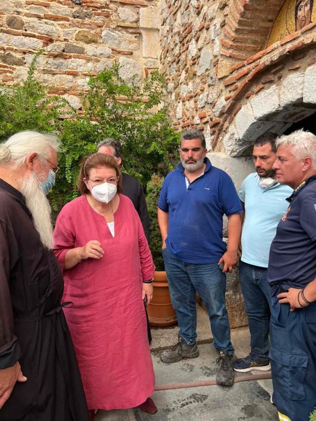 Μενδώνη Μονή Οσίου Λουκά