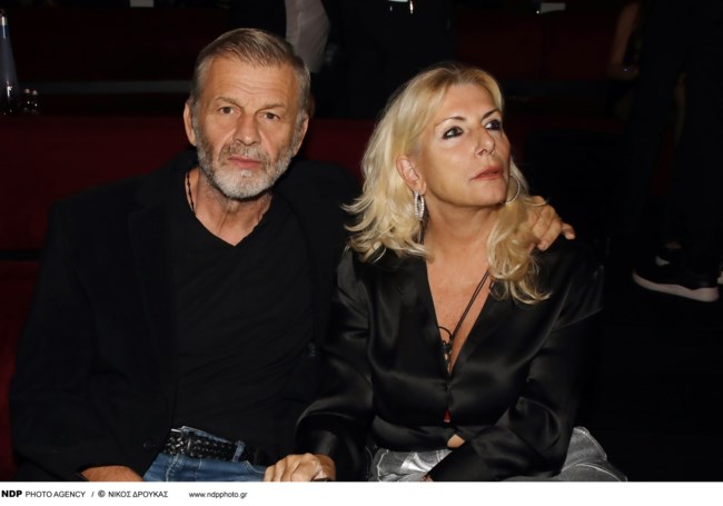 Βραδινή εξόρμηση για τον Απόστολο Γκλέτσο και τη σύντροφό του, Ιζαμπέλα Αρβανίτη - Χόρεψε ζεϊμπέκικο ο ηθοποιός