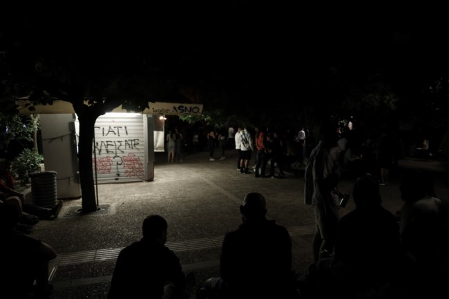 Πλατεία Βαρνάβα Συνωστισμός 2