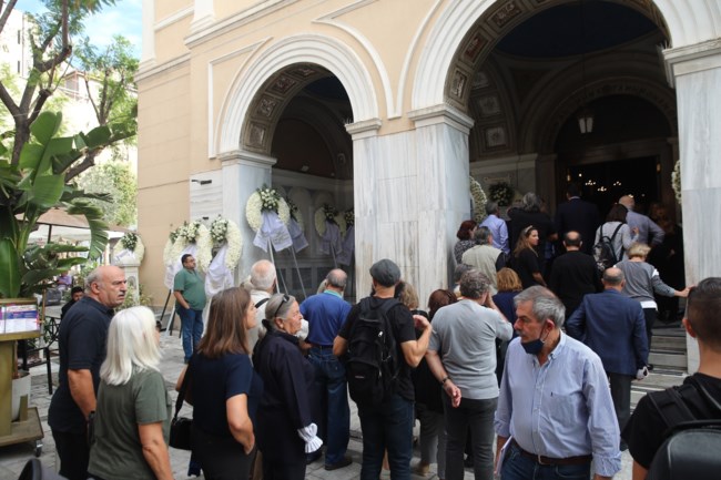 Συγκίνηση στο τελευταίο "αντίο" στον σπουδαίο αρχαιολόγο Πέτρο Θέμελη - Ποιοι έδωσαν το παρών [εικόνες]