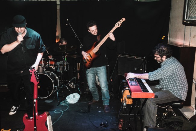 Citizen Jim – Νέο single "Tossed Away"