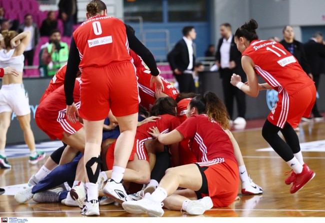 Κύπελλο Γυναικών: Απίθανη ανατροπή από το -10 ο Ολυμπιακός επί του Παναθηναϊκού- Ένα κουβάρι με την ομάδα του Μπαρτζώκα