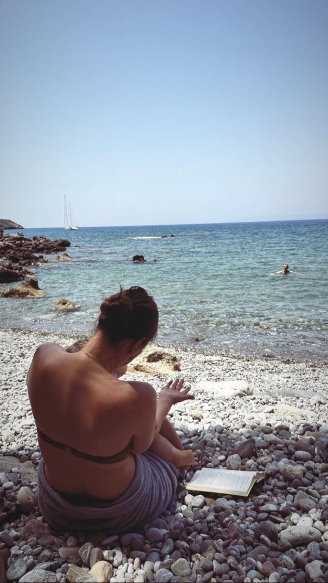 Η Μαρία Σαράποβα απολαμβάνει τις ομορφιές της Πελοποννήσου και "ρίχνει" το Instagram [εικόνες]