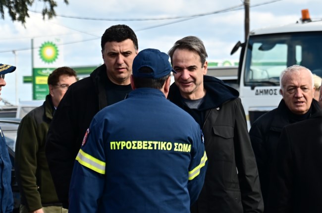 Στη Σαντορίνη ο Κυριάκος Μητσοτάκης: "Ακούμε με προσοχή τους ειδικούς" - Νέος σεισμός 4,8 Ρίχτερ στο νησί