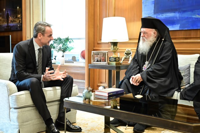 Συνάντηση Μητσοτάκη - Ιερώνυμου: Ο Αρχιεπίσκοπος προσφέρει εκκλησιαστικά ακίνητα για κοινωνικές κατοικίες
