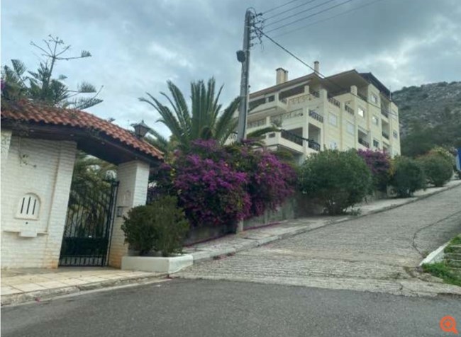 "Επώνυμοι" πλειστηριασμοί: Η μεζονέτα Αγούδημου στη Βουλιαγμένη και οι Μύλοι Αλλατίνη στη Θεσσαλονίκη