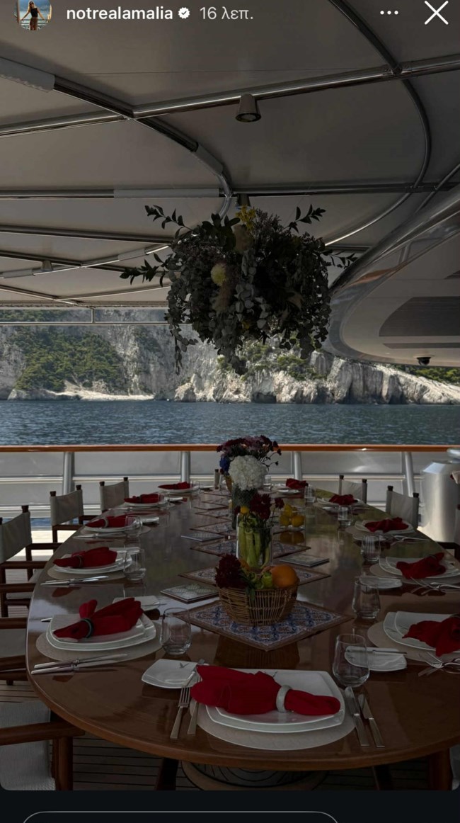 Η Αμαλία Κωστόπουλου στις Σπέτσες: Το lunch σε υπερπολυτελές γιοτ