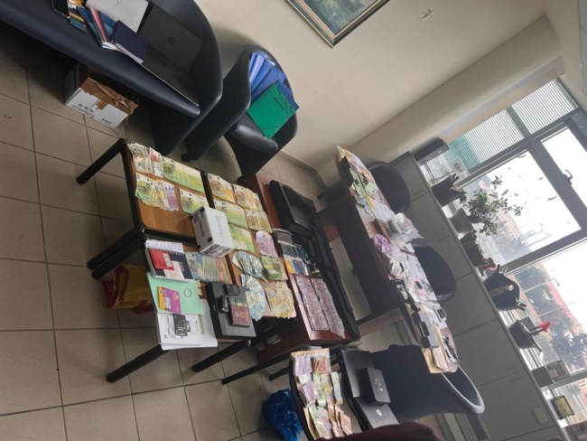 Εγκληματική οργάνωση στην Κρήτη: Το ιδιωτικό ΚΕΠ που λειτουργούσε ως βιτρίνα και... η κουμπάρα του πρώην υπουργού