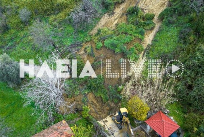 Κακοκαιρία: Εικόνες σοκ από ψηλά στο αποκλεισμένο Μαζαράκι Ηλείας - Κουβάλησαν στις πλάτες τα παιδιά μετά το σχολείο