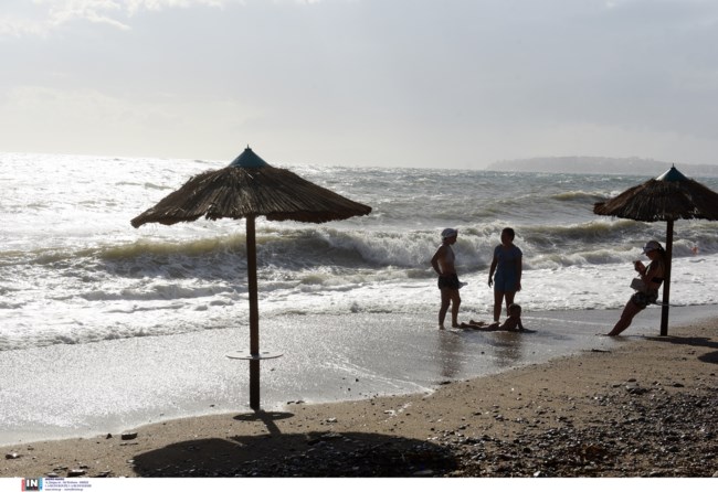 Φθινοπωρινός ο καιρός: Μικρή άνοδος της θερμοκρασίας από αύριο - Η πρόγνωση για το τριήμερο της 28ης Οκτωβρίου