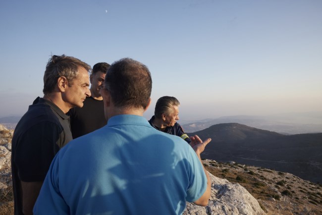 Στην Πάρνηθα ο Κυριάκος Μητσοτάκης - Επίσκεψη στις πληγείσες περιοχές από την καταστροφική φωτιά [Εικόνες]