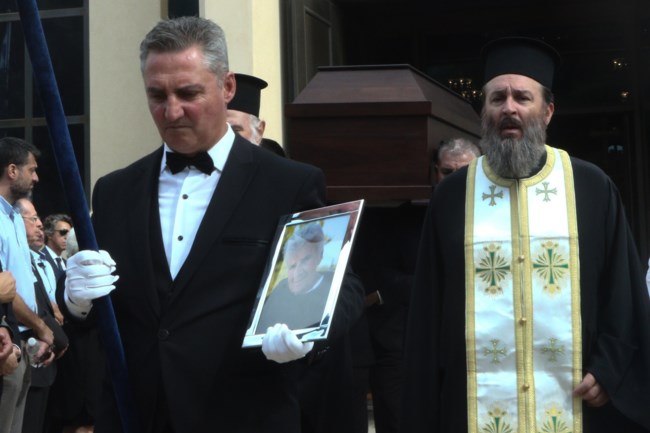 Τελευταίο αντίο στην εφοπλίστρια Αθηνά Μαρτίνου: Οι επιχειρηματίες και οι πολιτικοί που έδωσαν το παρών στην κηδεία [εικόνες]