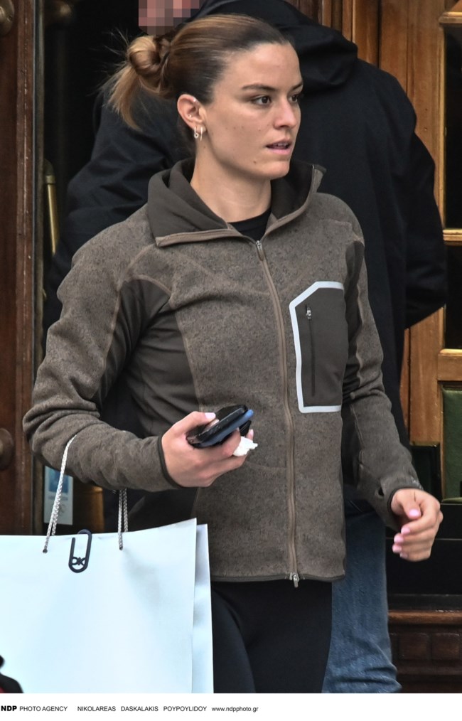 Μαρία Σάκκαρη: Για αγορές στη Βουκουρεστίου - Χαμογελαστή σε μία downtown εμφάνιση