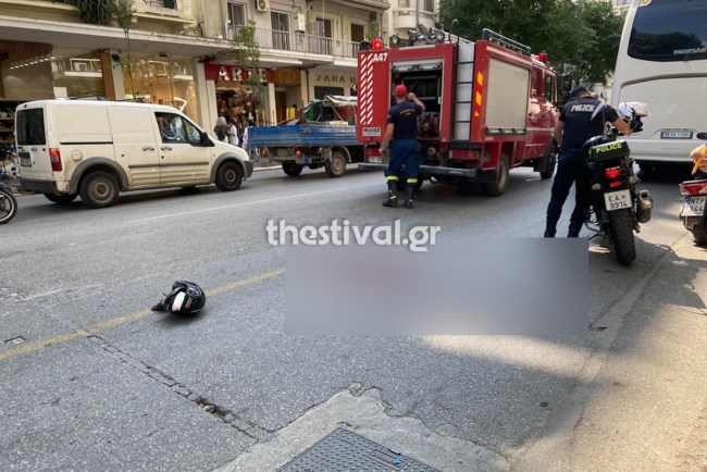 Θεσσαλονίκη: Φρικτό τροχαίο με νεκρό στην Τσιμισκή - Οι ρόδες λεωφορείου πέρασαν πάνω από το κεφάλι μοτοσικλετιστή [Βίντεο]