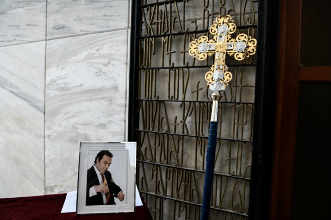 Χιλιάδες κόσμου στην κηδεία του Τόλη Βοσκόπουλου: Το τελευταίο αντίο στον μεγάλο Έλληνα τραγουδιστή