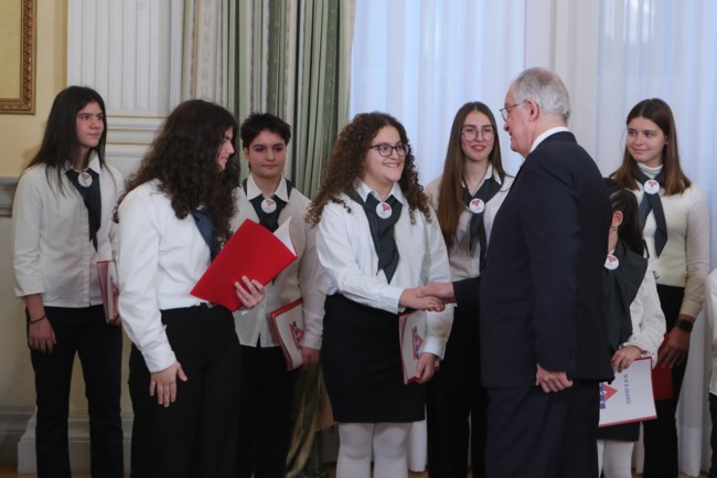 Χριστουγεννιάτικα κάλαντα στον Κωνσταντίνο Τασούλα