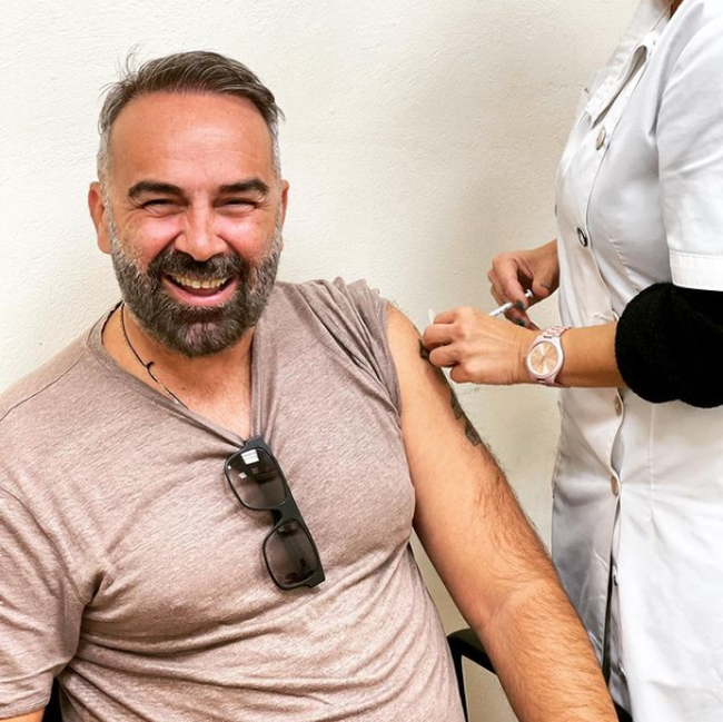 Νάταλι Κάκκαβα: Η απάντηση στα πικρόχολα σχόλια για τον εμβολιασμό του Γρηγόρη Γκουντάρα