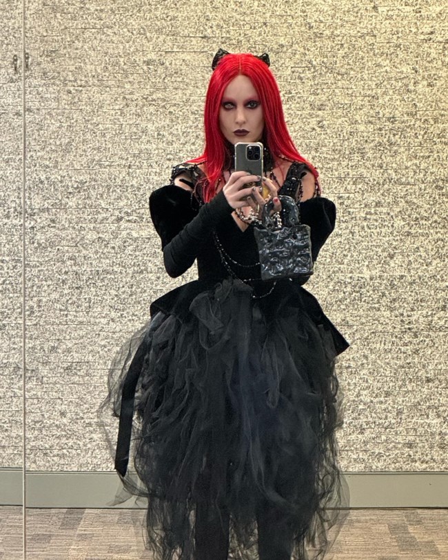 Τάμτα: Το spooky Halloween party σε πολυτελές "στοιχειωμένο" σπίτι και η τρομακτική μεταμφίεσή της