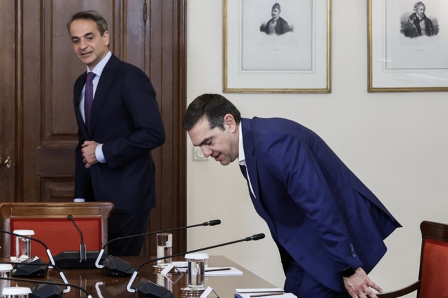 Βλέμα Μητσοτάκη σε Τσίπρα
