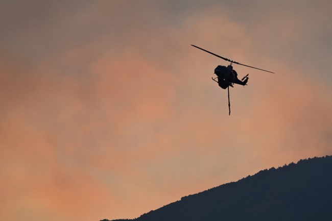 Σε ύφεση η φωτιά στο Ξυλόκαστρο Κορινθίας - Επιχειρούν 570 πυροσβέστες, 10 εναέρια και 160 οχήματα