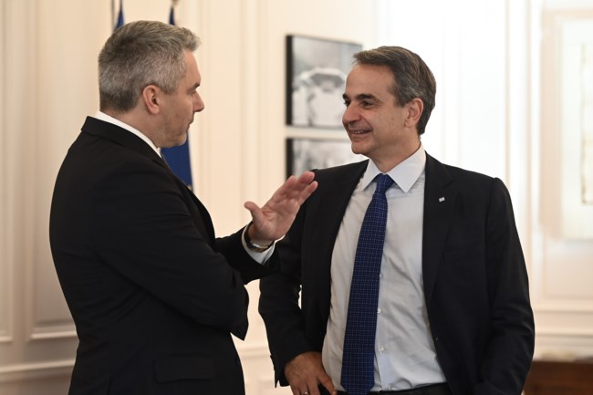 Συνάντηση Μητσοτάκη - Νεχάμερ: "Εξαιρετικές οι σχέσεις Ελλάδας - Αυστρίας"