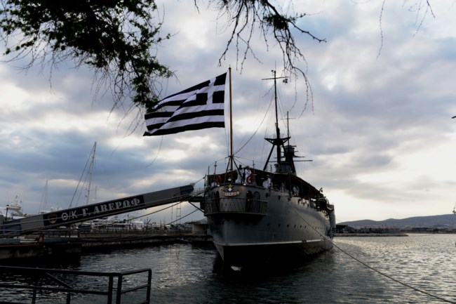 Στο ιστορικό "Αβέρωφ" η Κατερίνα Σακελλαροπούλου για την 47η επέτειο από το Κίνημα του Ναυτικού [Εικόνες]