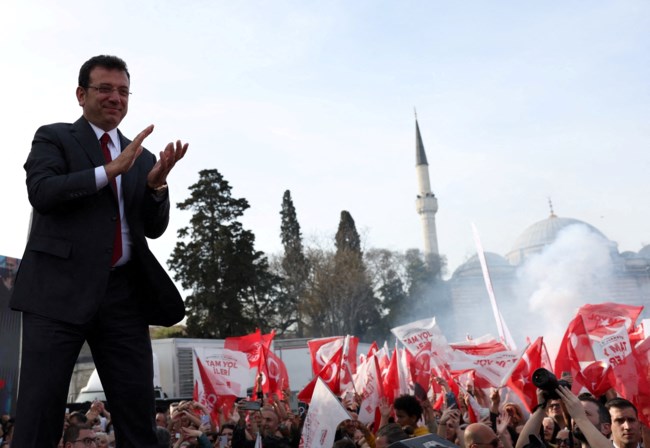 "Αυτό το έθνος είναι μεγάλο": Το μήνυμα του Ιμάμογλου στους υποστηρικτές του μέσα από την φυλακή