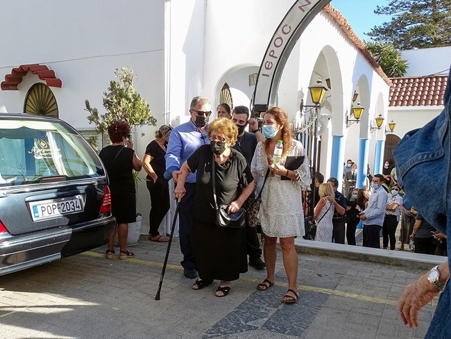 Εγκλημα στη Ρόδο: "Είχε νοικιάσει αμάξι και την παρακολουθούσε. Δεν τον φοβόταν" αποκαλύπτει η ξαδέλφη της Δώρας