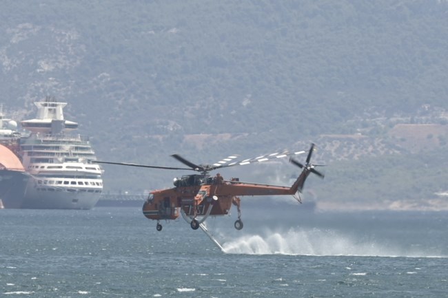 Μεγάλη φωτιά στη Νέα Πέραμο: Μήνυμα του 112 για εκκένωση προς Μέγαρα - Άνοιξε η εθνική οδός