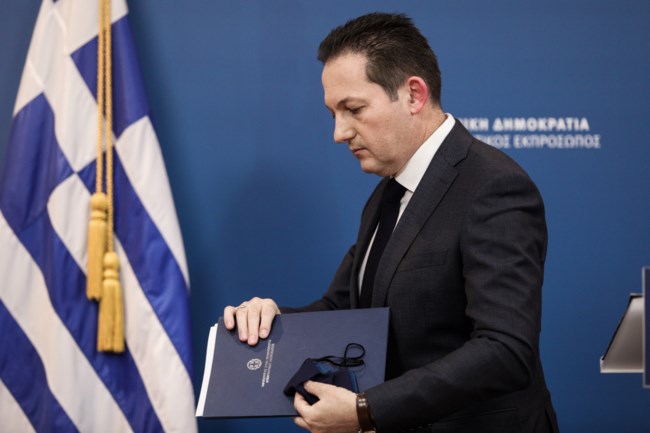 Αιχμηρή απάντηση Πέτσα στον Τσίπρα: "Έχει ταυτιστεί με τα ψέματα, τα fake news και την επιπολαιότητα"