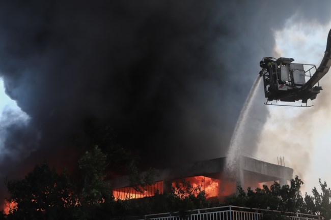 Φωτιά στη Μεταμορφώση: Μήνυμα από το "112" - "Κλείστε όλα τα παράθυρα και τις πόρτες"