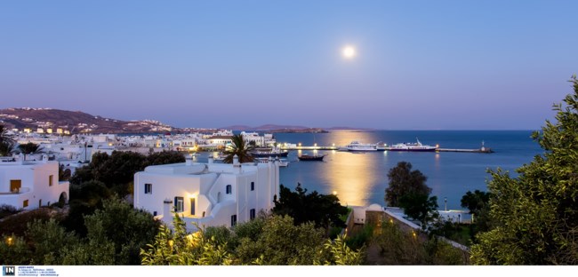 Σπάει το ένα ρεκόρ μετά το άλλο ο τουρισμός στις Κυκλάδες - Δυσεύρετα τα δωμάτια τον Αύγουστο
