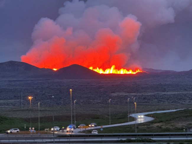 Ισλανδία: Ισχυρή έκρηξη ηφαιστείου, η 6η από τον Δεκέμβριο - Εκκενώνεται ψαροχώρι [βίντεο]
