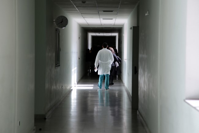 Ευλογιά των πιθήκων: Συναγερμός για το πρώτο κρούσμα στην Ελλάδα - Στο "Αττικόν" ο 29χρονος Άγγλος - Επιστροφή Τσιόδρα
