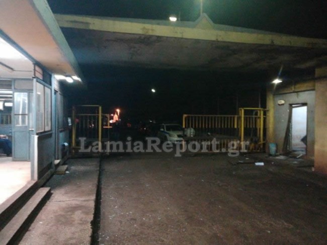 Επιδρομή τα ξημερώματα στη ΛΑΡΚΟ- Ληστές ακινητοποίησαν τον φρουρό, ανατίναξαν το ΑΤΜ [εικόνες]