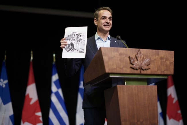 Κυριάκος Μητσοτάκης: Εδειξε φωτογραφία του Τριντό από επίσκεψη στην Ακρόπολη πριν 41 χρόνια [εικόνες]
