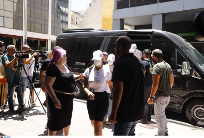 Φωτιά στην Ύδρα: Δίωξη για κακούργημα με ενδεχόμενο δόλο στους 13 της θαλαμηγού