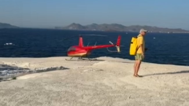 Μήλος: Εισαγγελική έρευνα για το ελικόπτερο που προσγειώθηκε στο Σαρακήνικο για να κάνουν μπάνιο οι επιβάτες του