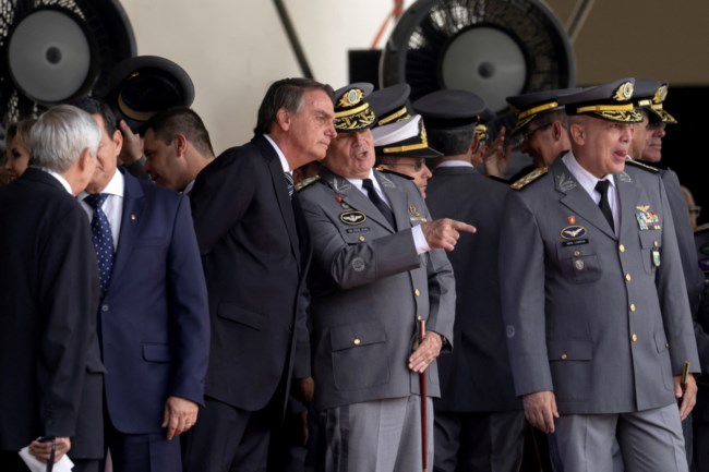 Βραζιλία: Πρώτη δημόσια και... σιωπηρή, εμφάνιση Μπολσονάρου