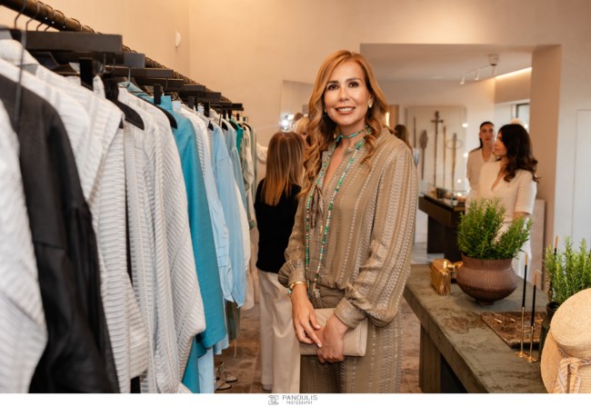H Ελευθερία Αγγελοπούλου στα εγκαίνια boutique στη μαρίνα Βουλιαγμένης