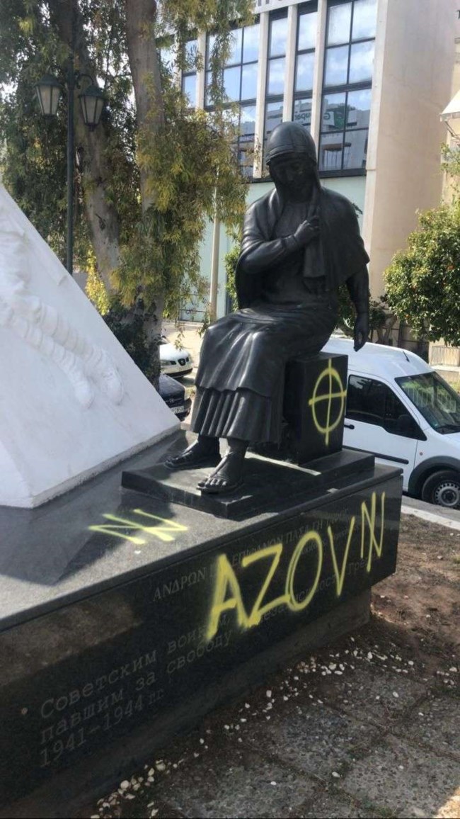 Βεβήλωσαν μνημείο 3 Σοβιετικών στρατιωτών που εκτελέστηκαν στην Καλλιθέα- Η άγνωστη ιστορία τους και η οργή της πρεσβείας
